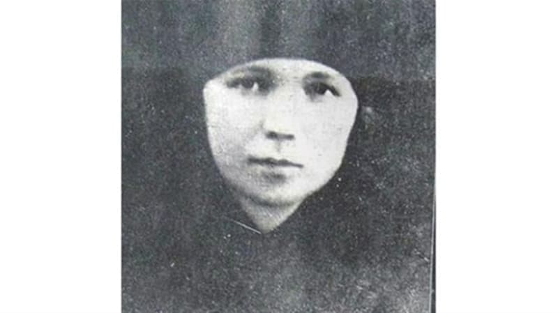 <p><b>ASKER SAİME: İSTİHBARAT TOPLADI</b></p><p><b><br></b></p><p>İstiklâl Harbi başladığında Darülfünun öğrencisi olan Münevver Saime, Kadıköy mitinginde yaptığı konuşmadan sonra tutuklama emri çıkınca, Anadolu’ya geçti. Garp cephesinde görev aldı ve özellikle cephe gerisinde ve istihbarat işlerinde çalıştı. </p>