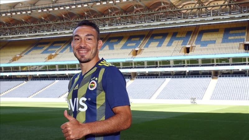 <p><b>MEVLT ERDN:</b> stanbulspor manda iyi bir grnm verse de sakatlklardan ban bir trl kurtaramayan Mevlt’n de gnderilme ihtimali glendi.</p>