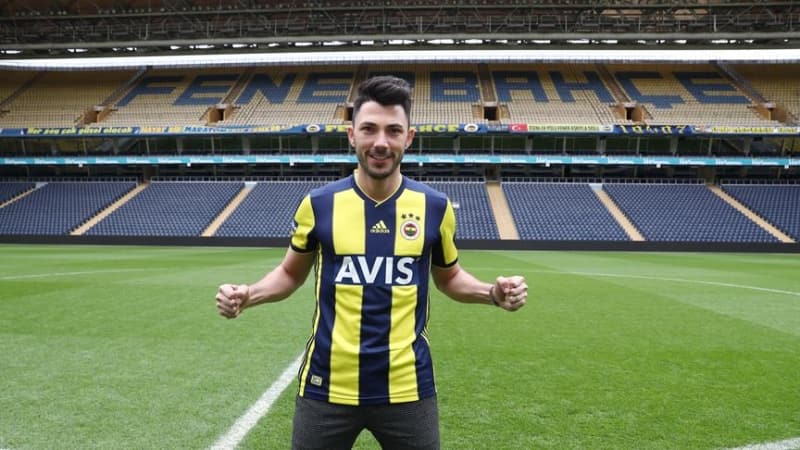 <p><b>TOLGAY ARSLAN:</b> Beikta’tan byk umutlarla transfer edilmesine ramen ciddi bir uyum sorunu yaayan Tolgay da gnderilmesi muhtemel isimler arasnda.</p>