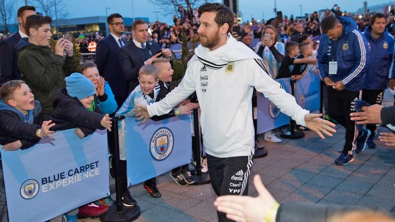 <p>Sansasyonel teklife Messi'nin nas�l yan�t verece�i ise merak konusu.&nbsp;</p>