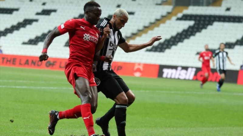 <p><b>'BİZİ ÇOK ZORLU BİR SEZON BEKLİYOR'</b></p><p><br></p><p>Turnuvanın çok güzel olduğunu dile getiren Yalçın, PAOK maçında aldıkları eleştirilerle ilgili olarak ise şunları söyledi: </p>