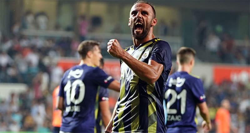 <p><b>Bu kadar dedikodunun sebebi nedir? Neden her gn Vedat' uaa bindirip yollama sevdas var?</b></p><p><br></p><p>Bu haberlerin kayna biz deiliz. Haberleri talyan medyas yazyor.</p>