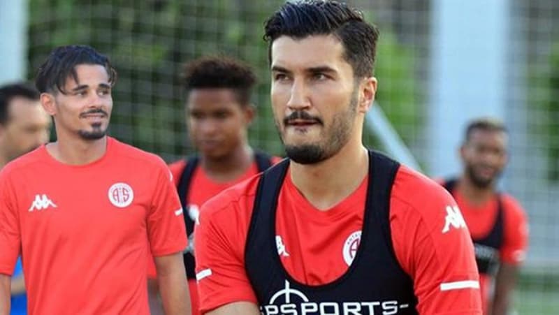 <p>Nuri Şahin bu sezon Süper Lig'de Antalyaspor forması giyecek</p>