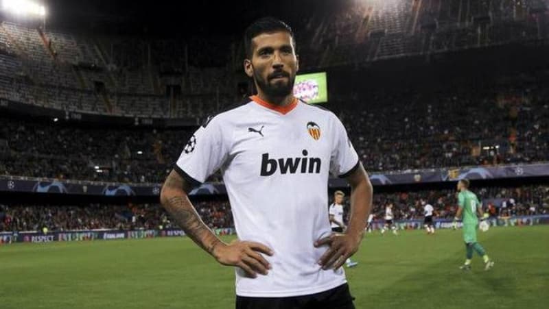 <p>Arjantinli ünlü savunma oyuncusu Ezequiel Garay, uzun süre Galatasaray, Beşiktaş hatta Fenerbahçe'nin stoper bölgesi için transfer gündemine girmişti.</p>