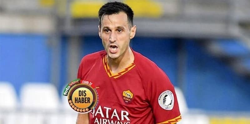 <p>32 yaşındaki oyuncunun Fenerbahçe ile <b>3 yıllık sözleşme </b>imzalayacağı gelen bilgiler arasında.</p>