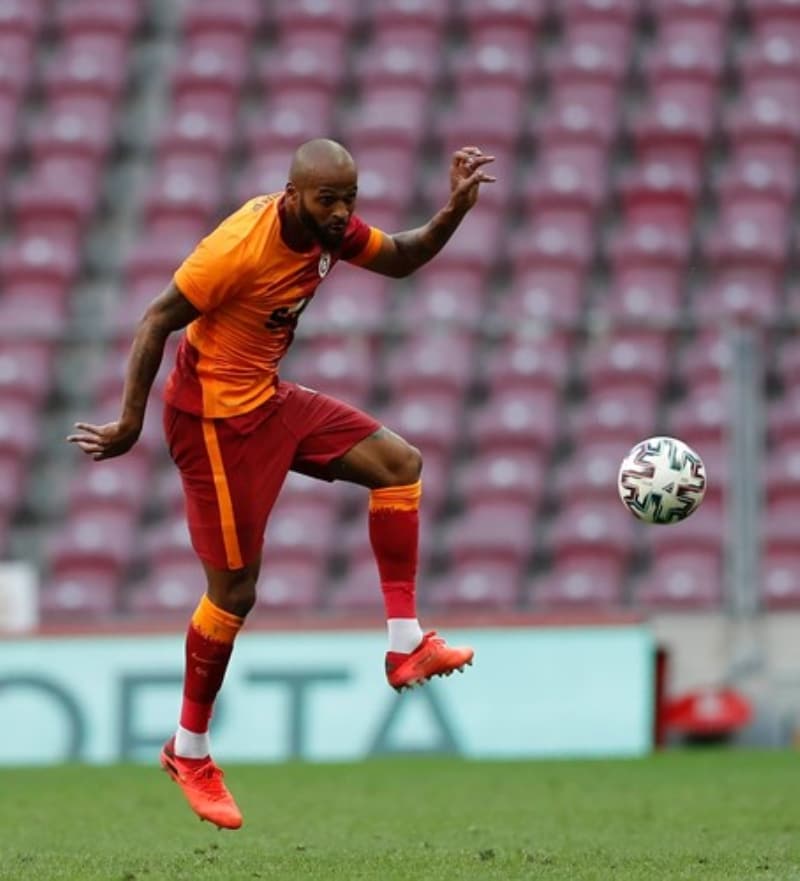 <p>Terim savunma dörtlüsünü <b>Omar-Luyindama-Marcao-Saracchi</b> şeklinde kuracak. </p>