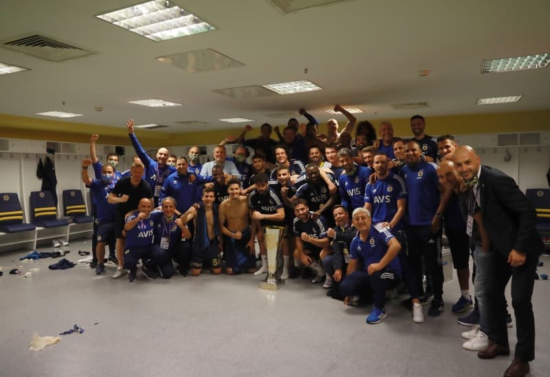 <p><b>Takvim'in haberine göre;</b> 4 Ağustos'ta başlayan transfer sezonunun tartışmasız şampiyonu olan Fenerbahçe'de şimdi de kadroyu azaltma operasyonu başladı.</p>