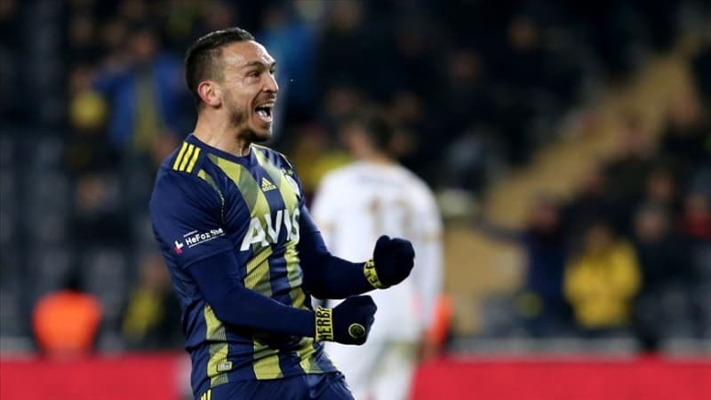 <p>İlk olarak <b>Mevlüt Erdinç</b> ile <b>Tolgay Arslan</b>'ın sözleşmeleri feshedildi.</p>