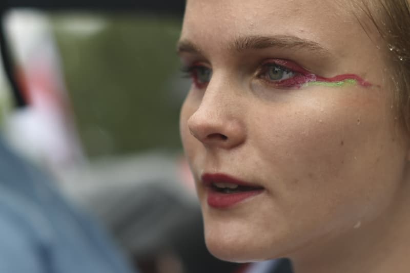 <p>Belarus İçişleri Bakanlığından yapılan açıklamada, durumun kontrol altında olduğu belirtilerek gösterilerde olağanüstü bir durumun yaşanmadığı ifade edildi.</p>