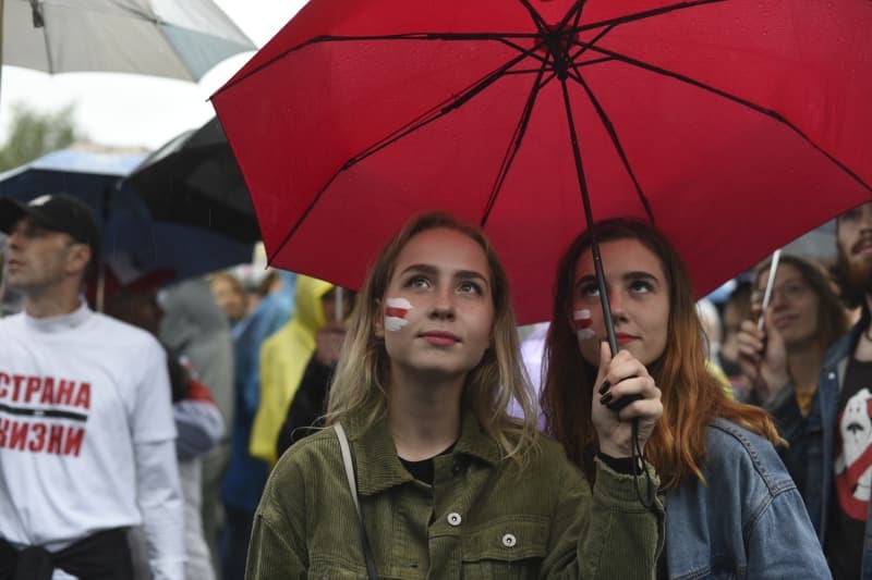 <p>Daha sonra protestocuların bir kısmı kendiliğinden bu bölgeden şehrin diğer bölgelerine doğru dağıldı, kalanlar da polis tarafından dağıtıldı.</p>