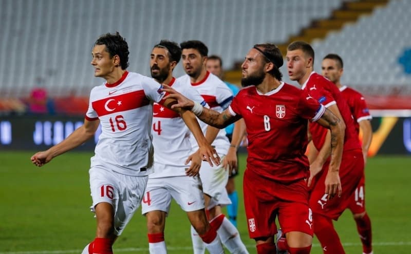 <p>10 kişi kaldıktan sonra arayışlara başladık. Sonra rakip gelmeye başladı. Kanatlardan yıkmak istedik. Onda da başarılı olamadık. Bir iki arkaya sızma yaptık ama başarılı olamadık. Bizim için kaybedilen 2 puan oldu.'</p>
