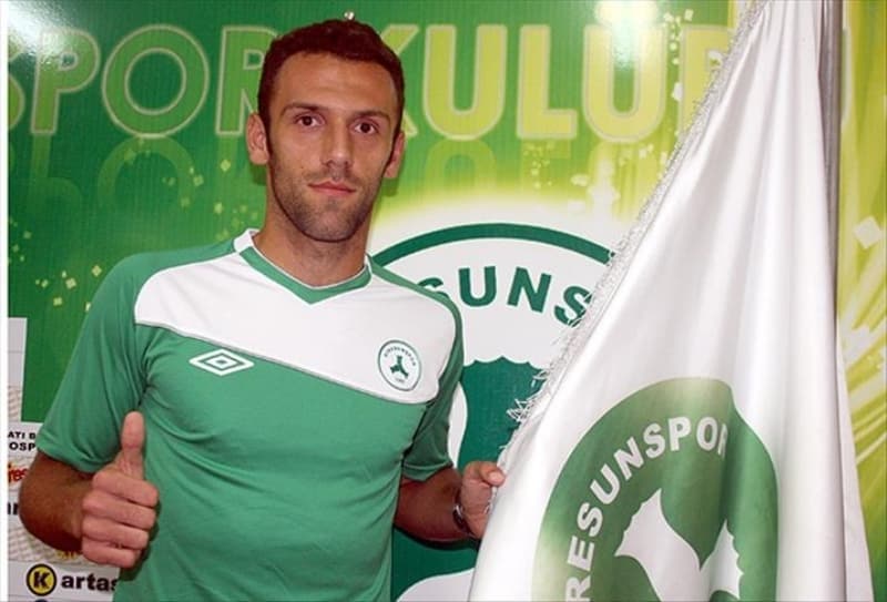 <p><b>YOKLUKTAN ZRVEYE ULATI </b></p><p><br></p><p>ocukluu sava dnemlerine rastlayan ve Kosova’da byk yokluklar iinde byyen Vedat Muriqi, <b>Giresunspor’a transfer olduktan sonra hayat deiti.</b></p>