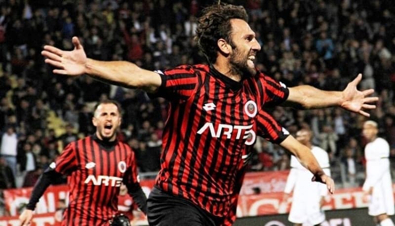 <p>Ardndan <b>Genlerbirlii</b>’ne transfer olan Vedat iin Bakent ekibi Giresunspor’a <b>500 bin euro</b> bonservis bedeli dedi.</p>