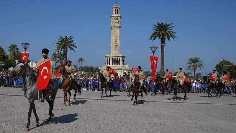 <p>Kan süzülür kefenler; Döner mi hiç gidenler? Size selam yollamış; Peygamberler, erenler! 9 Eylül İzmirin kurtuluşu kutlu olsun!</p>