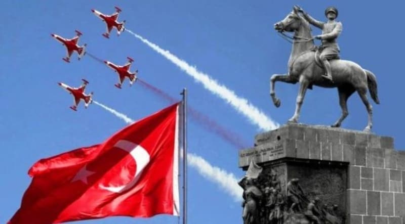 <p>ATAM! Senin eserin olan bu nesil kimsenin esiri olmaz! Zafer Türk Milletinin karakteridir. Dünya durdukça Türk Milleti izindedir! 9 Eylül İzmir’in kurtuluşu kutlu olsun!</p>