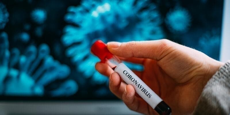 <p>Hafta banda son verileri paylaan Koca, Van, Karaman, Erzincan, ankr ve Kayseri'yi koronavirs art yaanan iller olarak belirtmiti.</p>