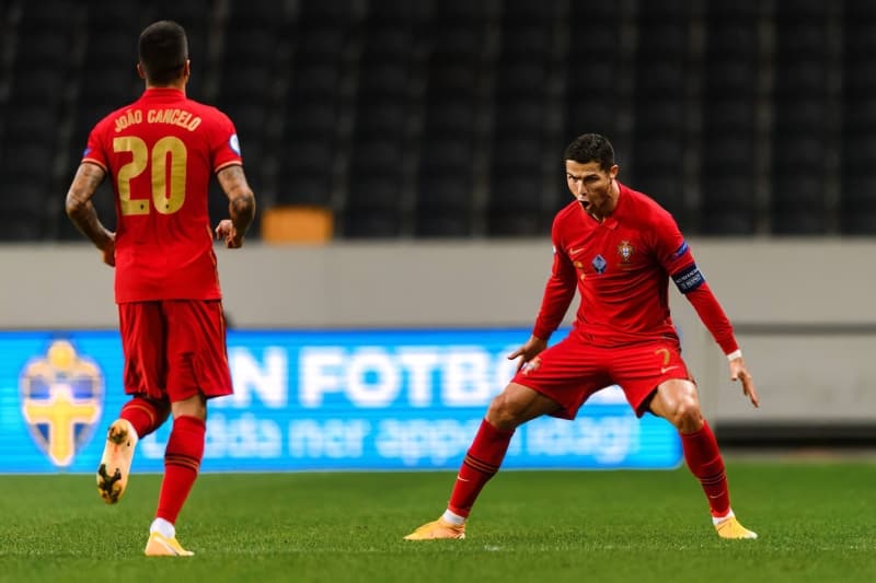 <p>Ronaldo'nun reklam yüzü olduğu Compare The Market markasını, daha önce aralarında Nicole Kidman (53), Arnold Schwarzenegger (73) ve Macaulay Culkin (40) gibi yıldızların olduğu isimler tanıtmıştı.</p>