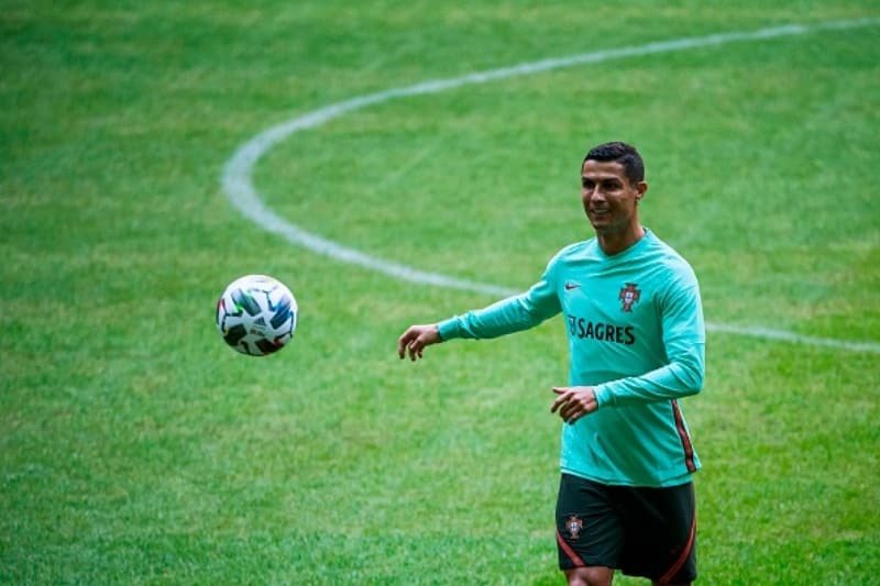 <p>Portekizli yıldız daha önce de 9.5 milyon euro değerindeki dünyanın en pahalı arabası olan Bugatti Centodieci'yi (110. yıl özel yapımı) satın almasıyla gündeme gelmişti.</p>