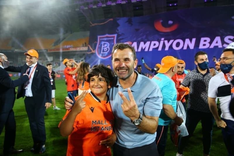 <p>Rıdvan Dilmen: 'Başakşehir'in şampiyonluğun en büyük adaylarından biri olduğunu söyleyebilirim. En büyük avantajı da seyircisizliği.'</p>