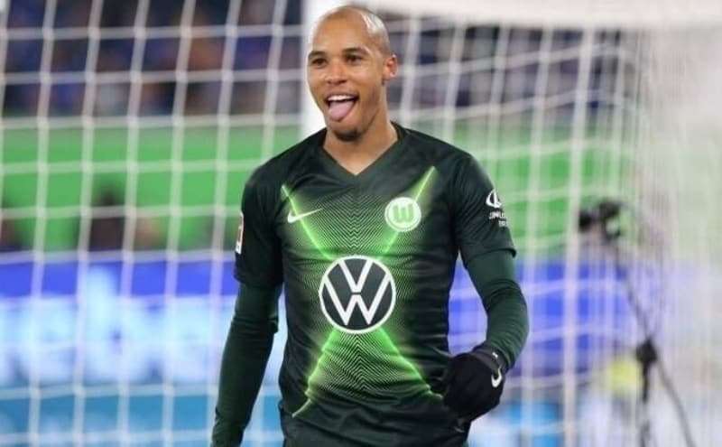 <p>Rıdvan Dilmen: 'Wolfsburg'un stoperini de (Marcel Tisserand) Fenerbahçe almış. Ben çok tanımıyorum oyuncuyu. Kolay kolay da beğenmem bir oyuncuyu ama izlemem lazım.' </p>