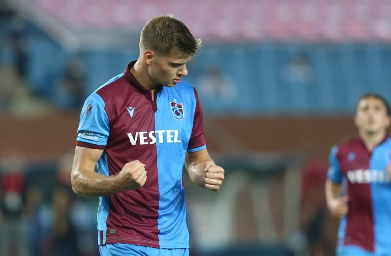 <p>Transferin gerçekleşmesi durumunda Alexander Sörloth'un Alman ekibinden 5 yıllık sözleşme karşılığında garanti maaş olarak yıllık 3.3 milyon Euro kazanacağı belirtildi.</p>