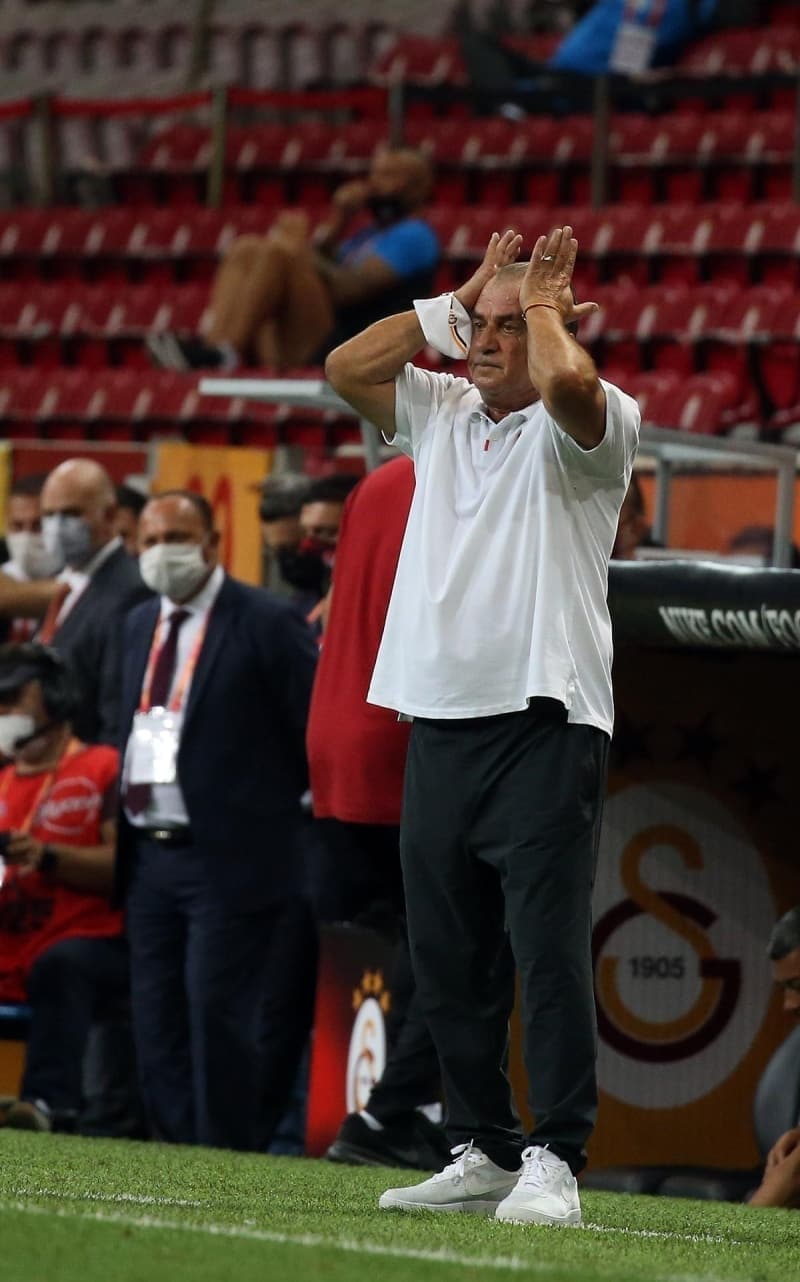 <p>Falcao, bu sezon sakatlanmazsa 25'ten a�a�� yap��t�rmaz. Diagne de var. T�rkiye'nin en iyi iki santrforu Galatasaray'da: Falcao ve Diagne!</p>