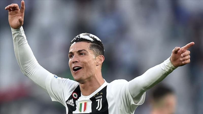 <p>Messi'nin ardından İtalya ekibi Juventus'un Portekizli yıldızı <b>Cristiano Ronaldo</b>,<b> 117 milyon dolar</b> kazancıyla ikinciliği elde etti.</p>