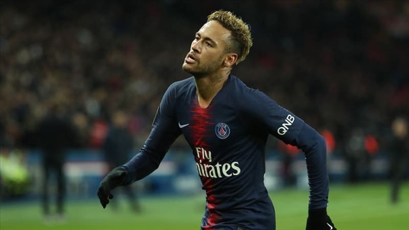 <p>Fransa'nın Paris Saint-Germain (PSG) takımında görev yapan Brezilyalı <b>Neymar, 96 milyon dolar</b> geliriyle üçüncü sıraya yerleşti.</p>