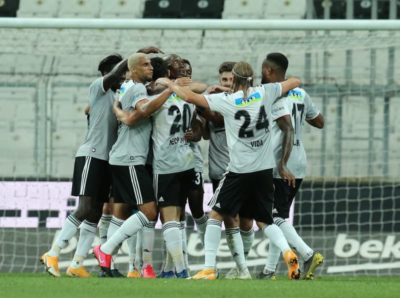 <p>Beşiktaş’ın Antalyaspor’u ağırladığı karşılaşmanın 33. dakikasında hücuma katkı veren ve kafa pasıyla Larin’e asist yapan Necip Uysal, 75 maç aradan sonra gol katkısında bulundu.</p>