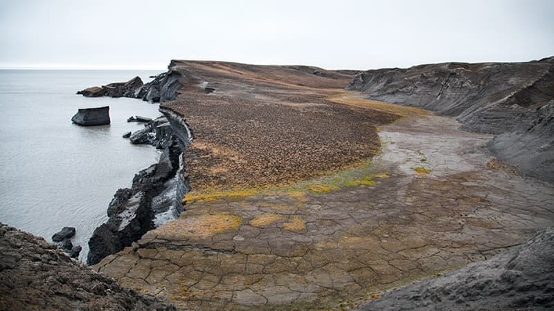 <p>Lyakhovsky Adası, Kuzey Rusya’daki Laptev Denizi ile Doğu Sibirya Denizi arasındaki Yeni Sibirya takımadalarına ait Lyakhovsky Adaları’nın en büyüğü.</p>
