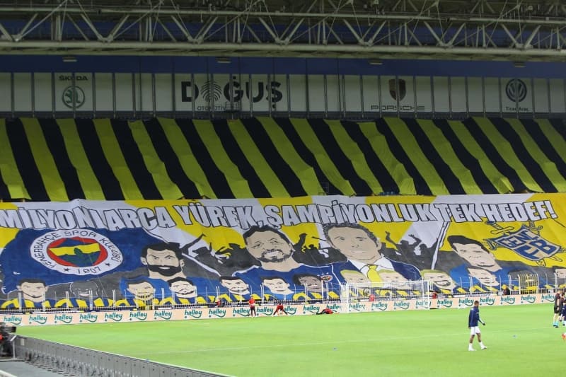 <p><b>FENERBAHÇE, 58 GÜN SONRA ÜLKER STADI'NDA</b><br></p><p><br></p><p>Sarı-lacivertli takım, 58 gün sonra Ülker Stadı'nda resmi maça çıktı.</p>