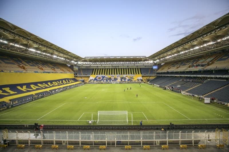 <p><b>DİRAR VE RODRİGUES KADRODA YOK</b><br></p><p><br></p><p>Fenerbahçe'de bu sezon takımda düşünülmeyen Nabil Dirar ile Garry Rodrigues, Atakaş Hatayspor maçının 21 kişilik kadrosuna alınmadı.</p>