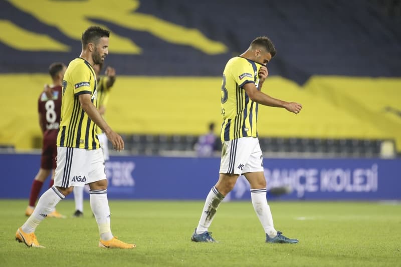 <p>Beşiktaş'ta geçirdiği 4 sezonun ardından Fenerbahçe'ye transfer olan Gökhan Gönül ise 1590 gün sonra Ülker Stadı'nda sarı-lacivertli formayı giydi.</p>