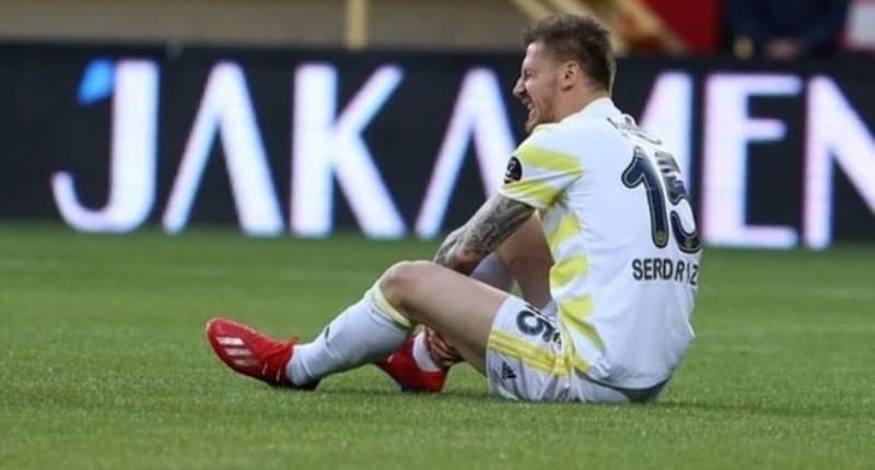 <p>Lemos, Tisserand, Zanka ve Sadık Çiftpınar’ın varlığı ve <b>Serdar’ın sık sakatlanması</b> da yönetimin bu kararı almasında etkili oldu.</p>