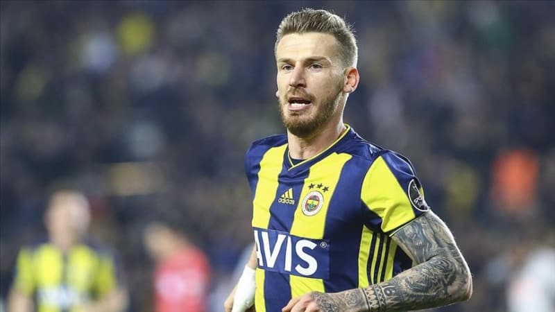 <p>Fenerbahçe şimdi Serdar Aziz için gelecek teklifleri değerlendirecek.</p>