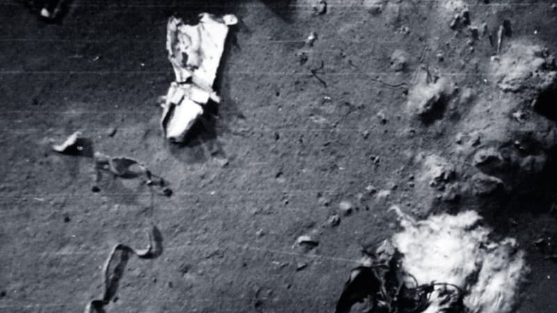 <p><b>ABD denizalts Masachussets eyaletindeki Cod Burnu aklarnda bir tatbikat srasnda batt. Mekanik bir arza nedeniyle hzla batan ve basn nedeniyle ezilen denizaltnda 129 kii bulunuyordu.</b></p><p><br></p>