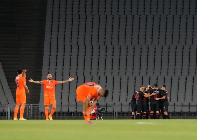 <p>Sol kanatta sıkıntı yaşıyoruz, aslında transfer de yaptık ama hem sol bek, hem sol açık sakatlandı. <br></p>