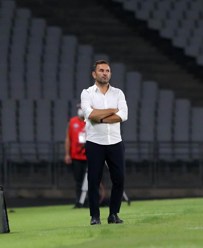 <p>Bu işin en başta sorumlusu benim, bu takımı aynı şekilde devam ettiren, onlara güvenen, sorumlu benim.<br></p>