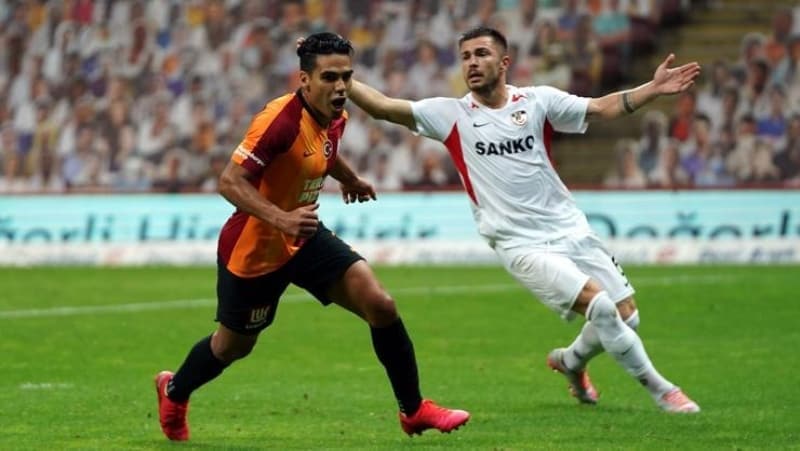 <p>Galatasaray'ın santrforlarından Radamel Falcao bu sezon 3 kez ağları havalandırırken, Mbaye Diagne ise 2 gol kaydetti.</p>