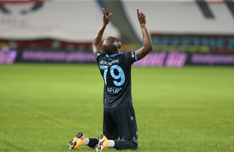 <p>Sörloth'un yerine kadroya katılan santrfor Afobe, 24 ve 33. dakikalarda 2 gol atarak takımının 2-0 öne geçmesini sağladı.</p>
