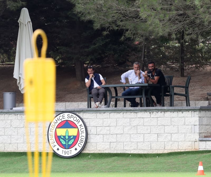 <p>Dev derbide Dirar, Rodrigues, Frey ve Serdar Aziz’in kadroda olmaması da akıllara bu ihtimali getirdi.</p>