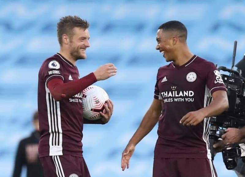 <p>İspanyol teknik direktörün geldiğinden bu yana sadece stoper transfer için 480 milyon euro harcadığı, buna rağmen 5 gol yediğinin altı çizildi.</p>