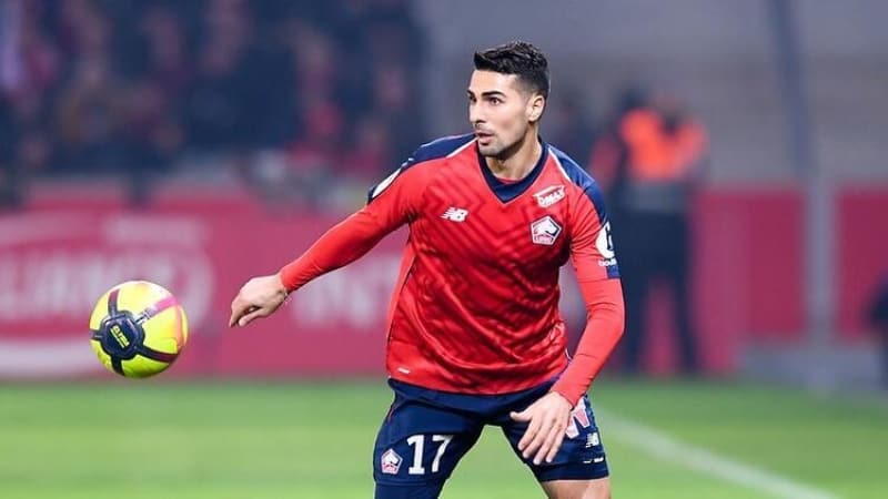 <p>20-25 milyon euro aras� bir bonservis �cretiyle Everton'a gitmesi g�ndemde olan Zeki �elik, b�ylece yurtd���nda en pahal� transfer yapan T�rk futbolculardan birisi olacak.</p>