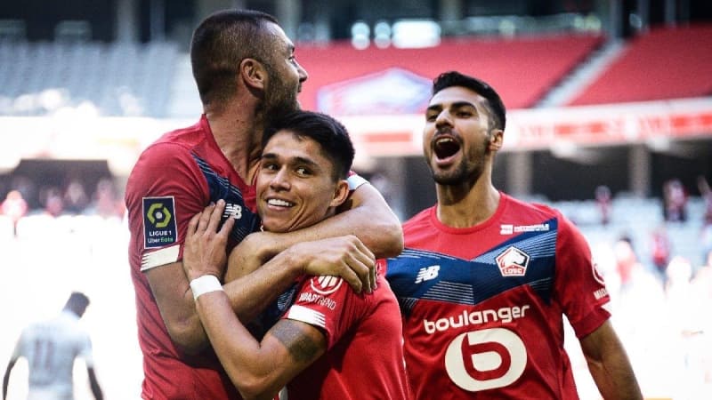 <p>G�sterdi�i istikrarl� performansla dikkat �eken T�rk futbolcu, ge�en sezon Fransa'daki en iyi sa� bekler aras�nda g�sterilmi�ti.</p>