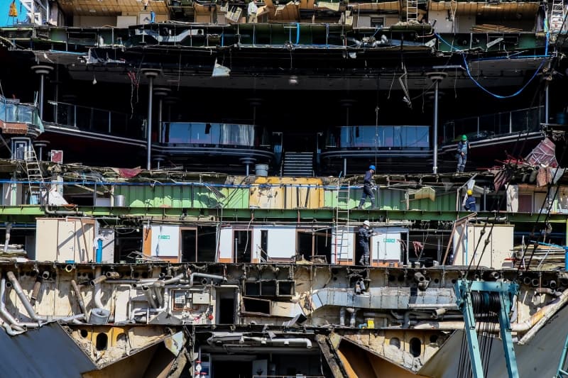 <p>Özellikle son aylarda kruvaziyer gemilerin sökümlerinin arttığı bölgede, büyük kruvaziyer şirketleri, gemilerinin dönüşümü için Türk firmalarına güveniyor.</p>