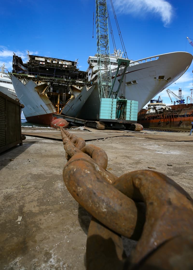 <p>Dünya Gemi Geri Dönüşüm Sanayicileri Birliği ve Şimşekler Gemi Söküm Tersanesi Yönetim Kurulu Üyesi Orbay Şimşek, gemi söküm ve geri dönüşümüne ilişkin bilgi verdi.<br></p>