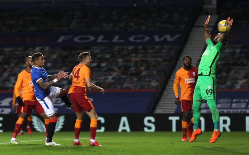 <p>Rangers'ın ilk golünde Galatasaray efsanesi Gheorghe Hagi'nin oğlu Ianis Hagi asist yaptı. İstanbul doğumlu Rumen futbolcunun pasında Arfield topu ağlara yolladı.</p>