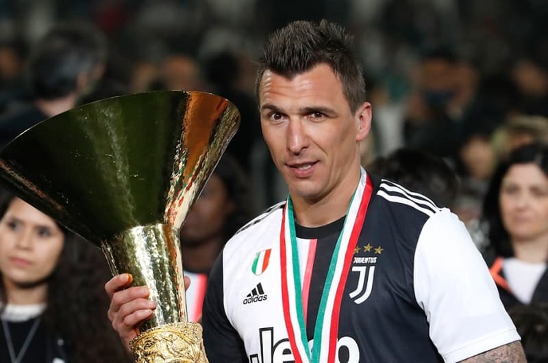 <p>Al-Duhail takımından ayrılan ve bonservisi elinde olan Mario Mandzukic için Süper Lig ekipleri yarışa girmişti.</p>