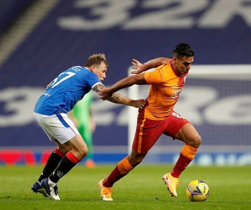 <p>Tecrübeli hocanın, İskoç ekibi karşısında özellikle maçı alıp götürmesi beklenilen ancak sahada dökülen Belhanda, Feghouli, Ryan Babel ve Falcao'yu kulübeye çekmesi bekleniyor. </p>