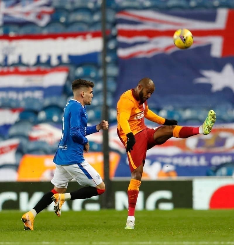 <p>Sarı-kırmızılı takım sezona iyi bir giriş yapmasına karşılık önce evinde Fenerbahçe ile berabere kaldı, ardından da Rangers'a elenerek Avrupa defterini gruplara dahi kalamadan kapattı.</p>